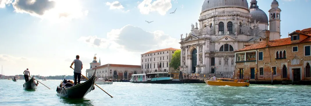 Kanal in der Altstadt von Venedig